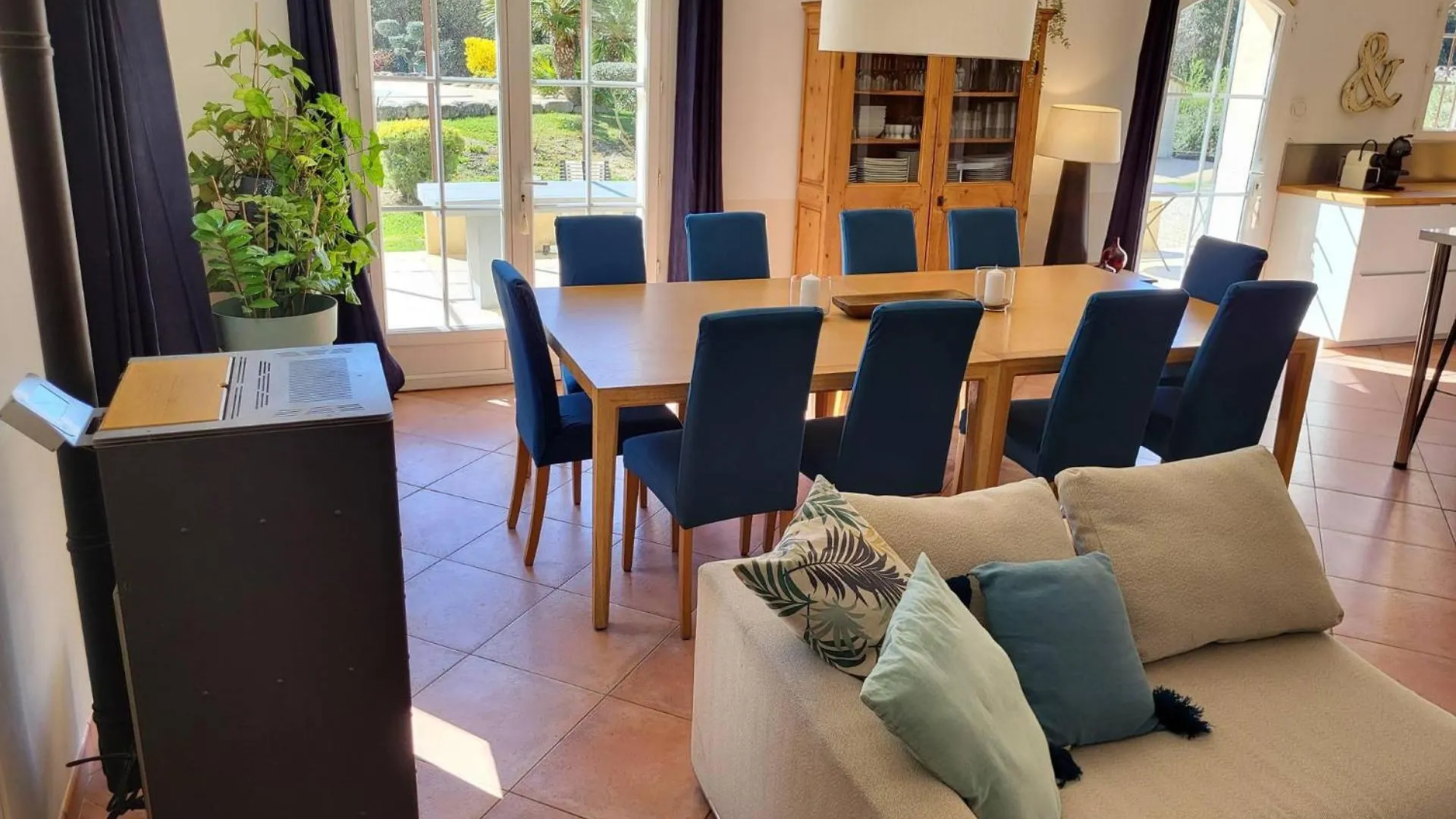 Air-Conditioned Villa With Heated Pool, Luberon, In Puget - 10 People