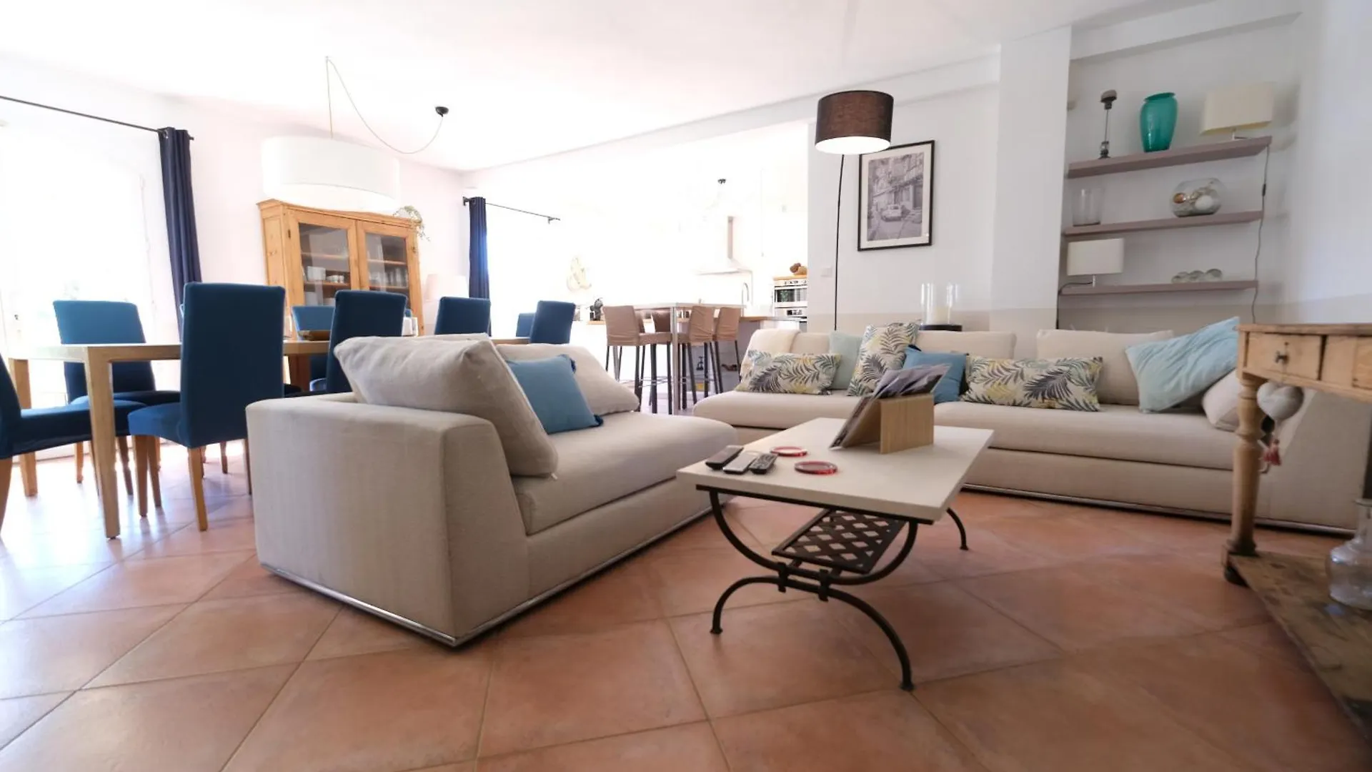 Air-Conditioned Villa With Heated Pool, Luberon, In Puget - 10 People